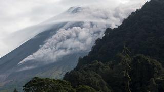 Endonezya'daki Marapi Yanardağı yeniden kül püskürttü