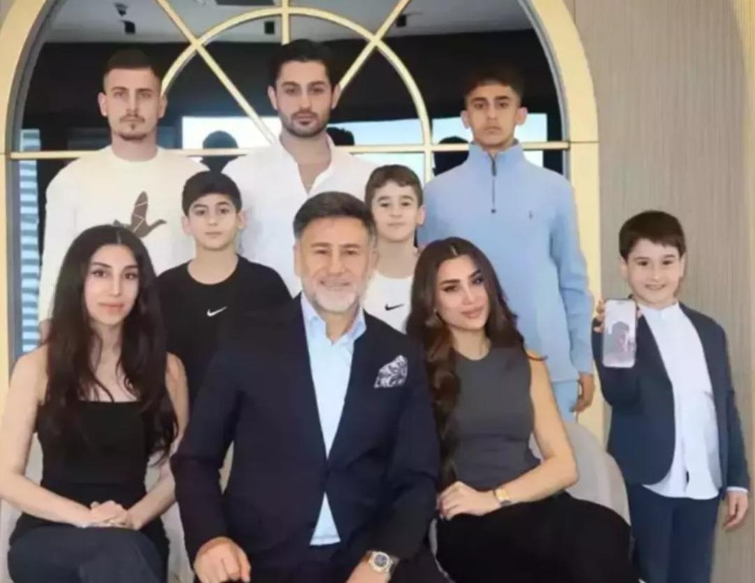 9 &ccedil;ocuk babası İzzet Yıldızhan kızı Zelal ile g&uuml;ndem oldu! Herkes aynı yorumu yaptı:   Annesinin kopyası   4