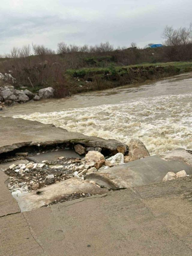 Mesire alanındaki hasarlı k&ouml;pr&uuml; tehlike sa&ccedil;ıyor 2