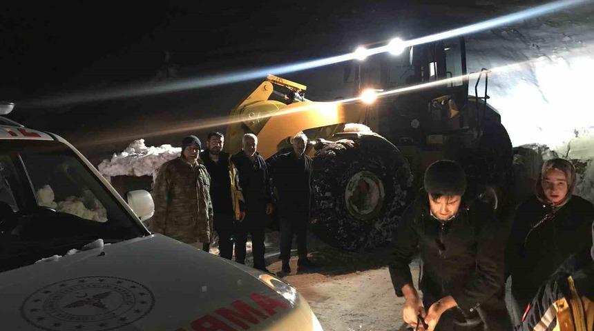 Hastaya ulaşmak i&ccedil;in 4 saat boyunca yol a&ccedil;ıldı