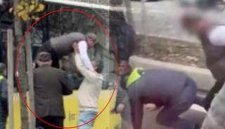 İETT şof&ouml;r&uuml; camdan atlayıp kavgaya girişti