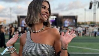 Sevgilisiyle tatile &ccedil;ıktı! Aşk pozları g&uuml;ndemde