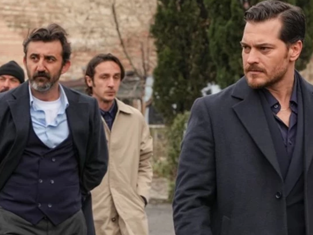 Eşref R&uuml;ya'da kriz mi var? Her şeyi sildi