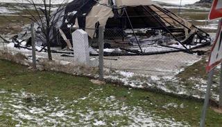 &Ccedil;adır salon şiddetli r&uuml;zgara dayanamayarak par&ccedil;alandı