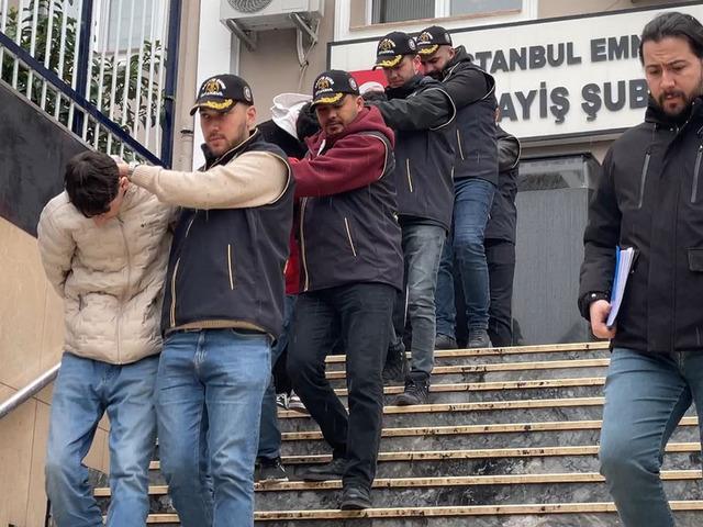 Kuyumcu soyup otelde kadınlarla eğlendiler! Paraları bakın nereye saklamışlar