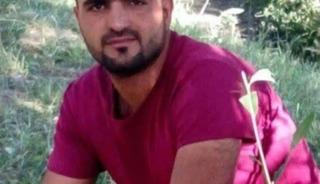 Van&rsquo;da bir gen&ccedil; iş yerinin &ouml;n&uuml;ndeki ara&ccedil;ta &ouml;l&uuml; bulundu