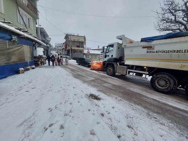 Bursa B&uuml;y&uuml;kşehir&rsquo;de kış mesaisi s&uuml;r&uuml;yor 1