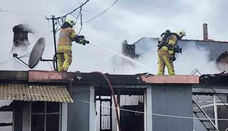 Bursa&rsquo;da m&uuml;stakil evde yangın: Dumandan etkilenen yaşlı adam hastaneye kaldırıldı