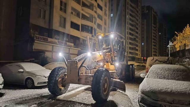 Yoğun kar Mardin&rsquo;i beyaza b&uuml;r&uuml;d&uuml;! 1