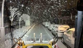 Yoğun kar Mardin&rsquo;i beyaza b&uuml;r&uuml;d&uuml;!