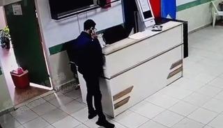 B&uuml;y&uuml;k&ccedil;ekmece&rsquo;de cep telefonu hırsızı kamerada