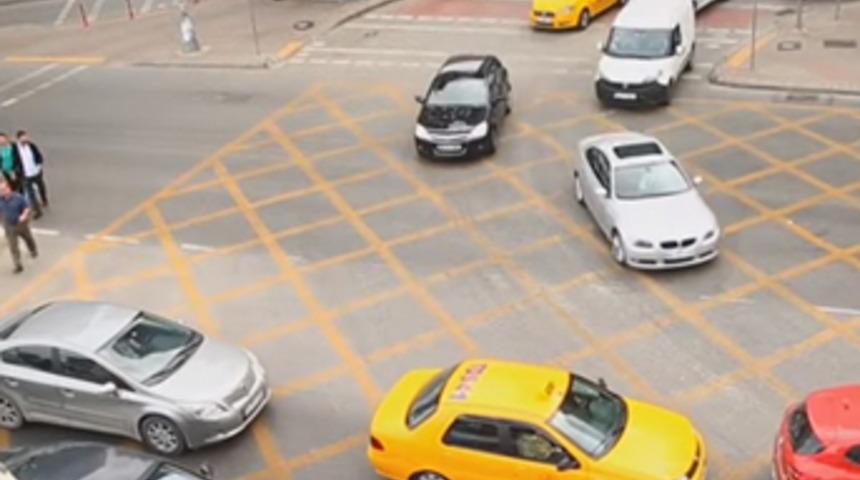 Kavşağı kilitleyene ceza !
