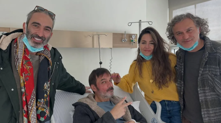 Hastaneden 'Geniş Aile' pozu! Arkadaşları Ufuk &Ouml;zkan'ı yalnız bırakmadı: G&ouml;zler Zuhal Topal'ı aradı