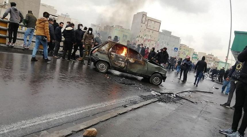 Trump uyarmıştı! Reuters'tan &ccedil;arpıcı iddia: "ABD 24 saat i&ccedil;inde İran'ı vurabilir"