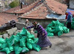 Fakir ailelere yarım tonluk kömür yardımı resmen başladı