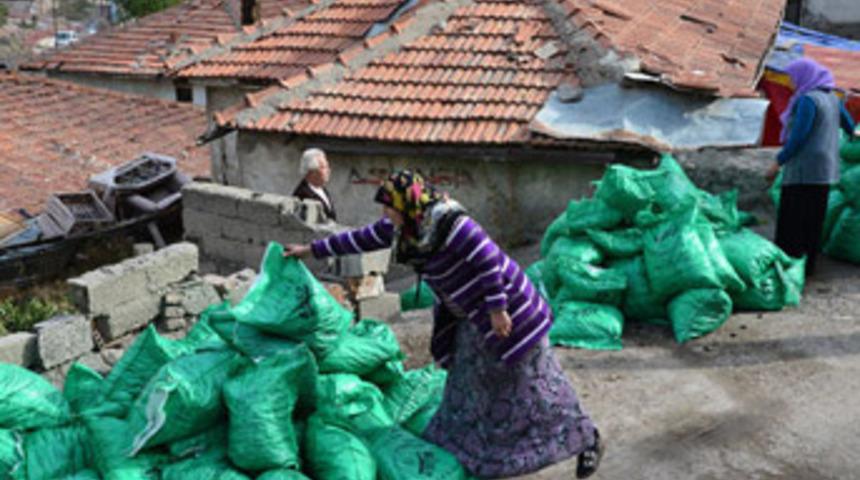 Fakir ailelere yarım tonluk kömür yardımı resmen başladı