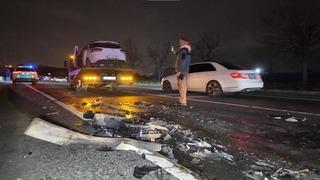 Sancaktepe’de ters şeritte ilerleyen otomobil dehşet saçtı: İki araç çarpıştı, 2 kişi yaralandı