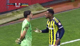 Ma&ccedil;a damga vuran olay! Jhon Duran ile kafa kafaya geldi