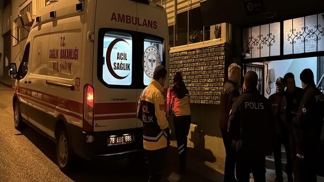 Karabük'te yaşlı adm merdiven boşluğunda komşuları tarafından ölü bulundu