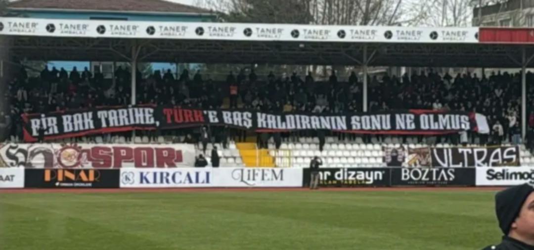 "Pankart" krizi b&uuml;y&uuml;yor! Milletvekili Ekmen a&ccedil;tı ağzını yumdu g&ouml;z&uuml;n&uuml;: "Ayıp değil mi, bu &ccedil;ocuklar kimin?" 1