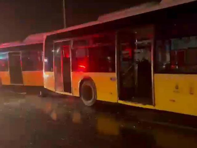 Başakşehir'de zincirleme İETT kazası! Yaralılar var