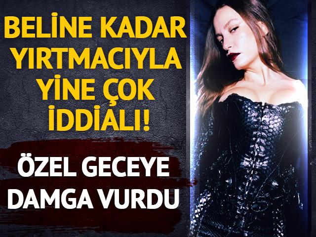 Serenay Sarıkaya yine &ccedil;ok iddialı! Beline kadar yırtmacıyla &ouml;zel geceye damga vurdu
