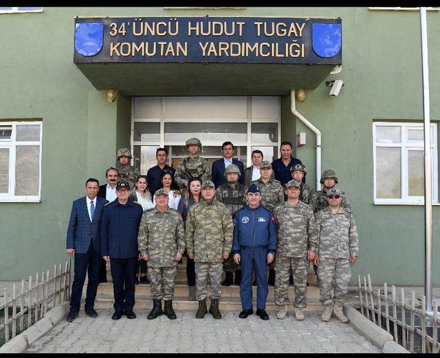 Genelkurmay Başkanı Akar Derecik, Şemdinli ve Yüksekova’da incelemede bulundu