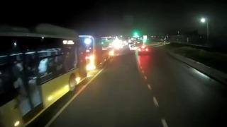 Başakşehir’de 3 İETT otobüsünün kazaya karıştığı anlar görüntülendi