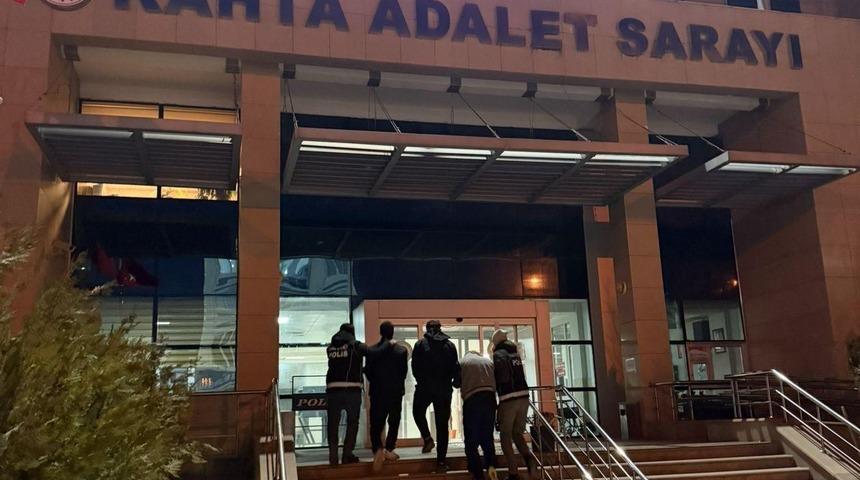 Kahta&rsquo;da uyuşturucu operasyonunda 4 şahıs tutuklandı