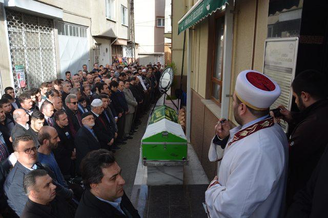 Doğalgaz patlamasında ev enkaza döndü: 1 ölü, 2 yaralı (2)