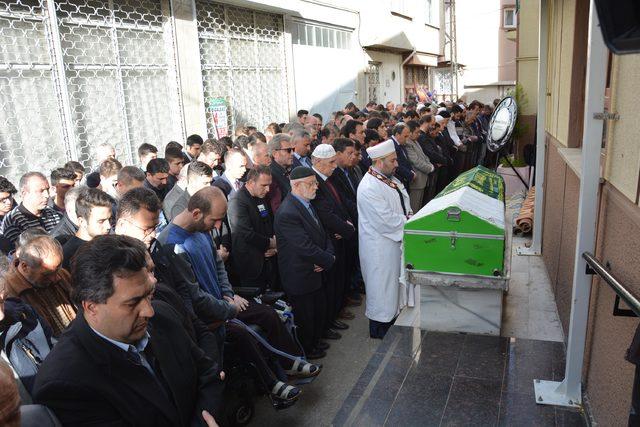 Doğalgaz patlamasında ev enkaza döndü: 1 ölü, 2 yaralı (2)