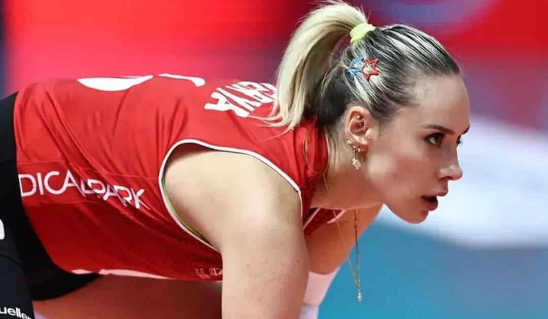 G&ouml;zaltına alınan eski milli voleybolcu Derya &Ccedil;ayırgan kimdir? Derya &Ccedil;ayırgan ka&ccedil; yaşında? 3