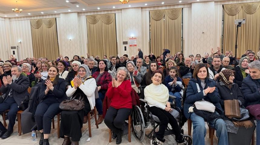 G&ouml;lc&uuml;k&rsquo;te T&uuml;rk Halk M&uuml;ziği Değirmendere Korosu konser verdi