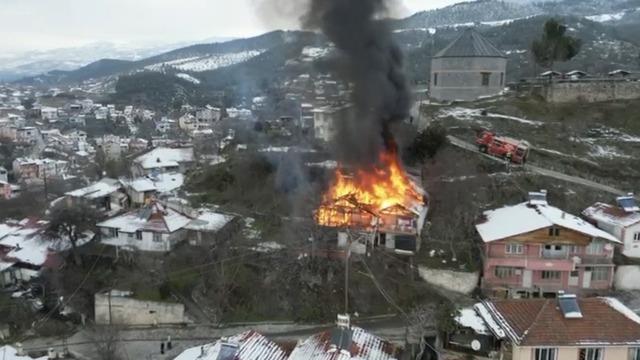 Tokat’ta sobadan çıkan kıvılcım evi kül etti