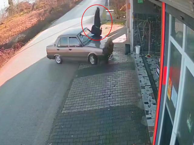 Metrelerce savrulup d&uuml;kkana d&uuml;şt&uuml;! Kameralara yansıdı 
