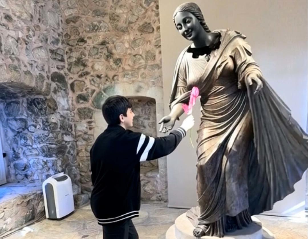 Antik eserler canlandı!  M&uuml;zede Bir Gece  filmi gibi sahne 3