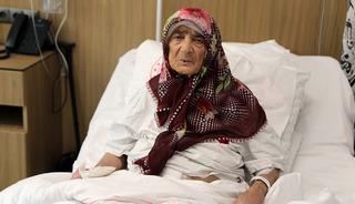 Yaşına meydan okudu: Karnından 4,5 kiloluk kitle &ccedil;ıktı! 