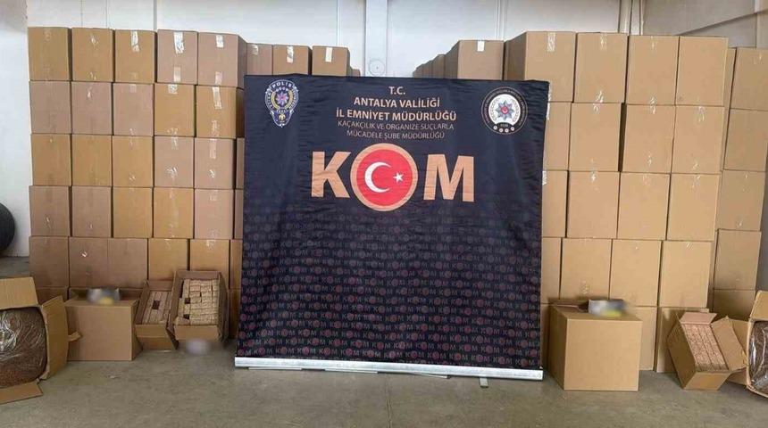 Antalya&rsquo;da son 1 haftada 5,6 milyon ka&ccedil;ak makaron ele ge&ccedil;irildi
