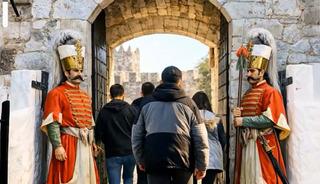 Antik eserler canlandı! 'M&uuml;zede Bir Gece' filmi gibi sahne