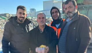 Bankada işlem yaparken başına geldi: Para ararken &ccedil;&ouml;p &ccedil;ıktı!