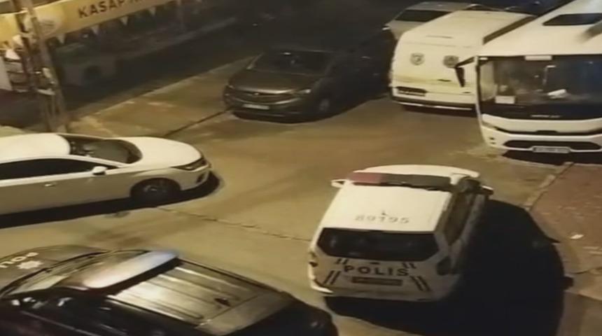 İstanbul'da korkun&ccedil; cinayet! Yurtdışına ka&ccedil;mak isteyen arkadaşı tarafından otomobilde &ouml;ld&uuml;r&uuml;ld&uuml;