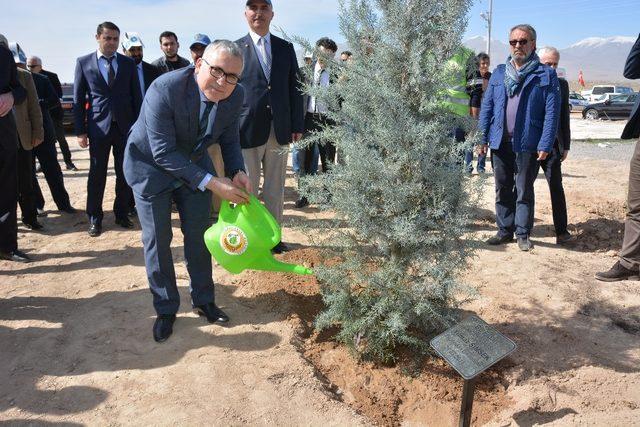 Niğde’de 10 bin fidan toprakla buluştu