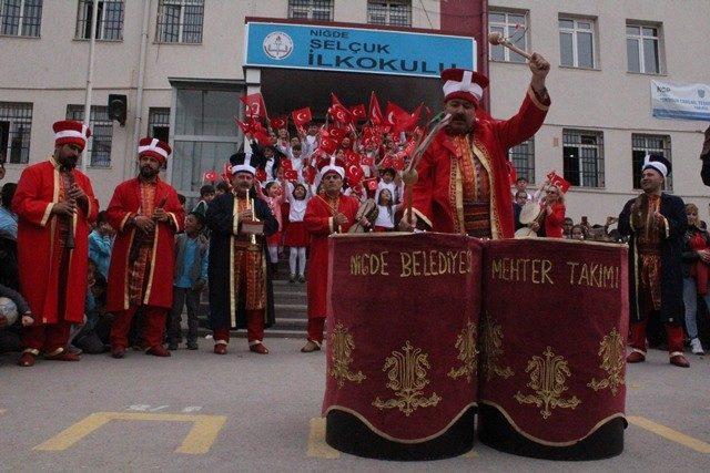 Niğde’de Selçuk İlkokulu’nda Mehteran Coşkusu