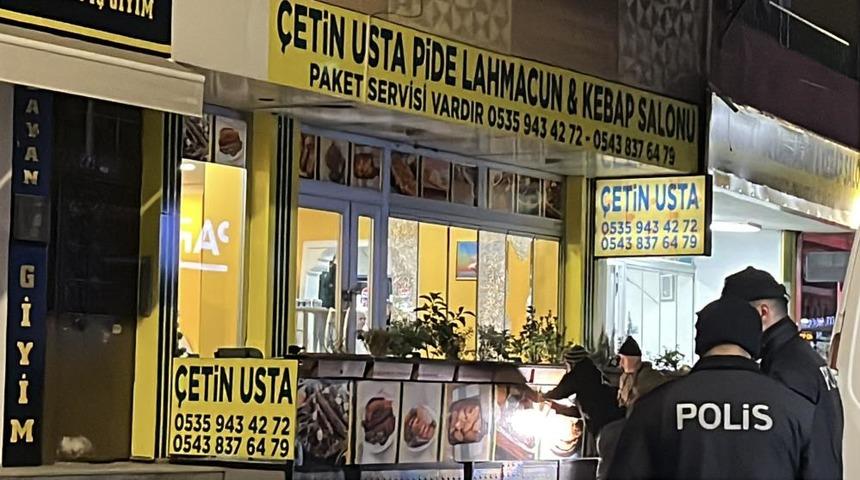 Gebze'de kebap&ccedil;ıya kurşun yağdırdılar: 2 yaralı