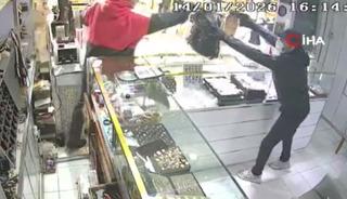 Silahlı kuyumcu soygunu: 3 milyonluk altınla kayıplara karıştı