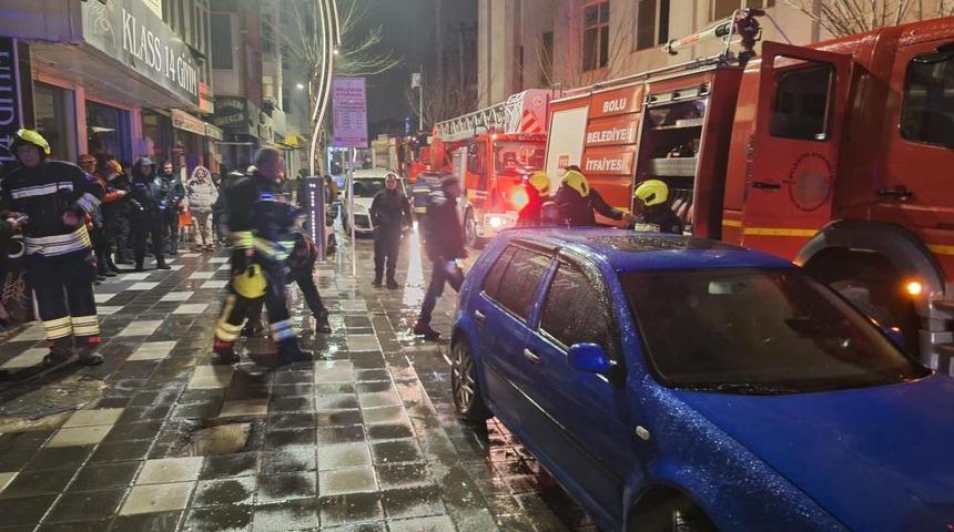 Bolu&rsquo;da gece saatlerinde korkutan yangın: 2 kişi dumandan etkilendi