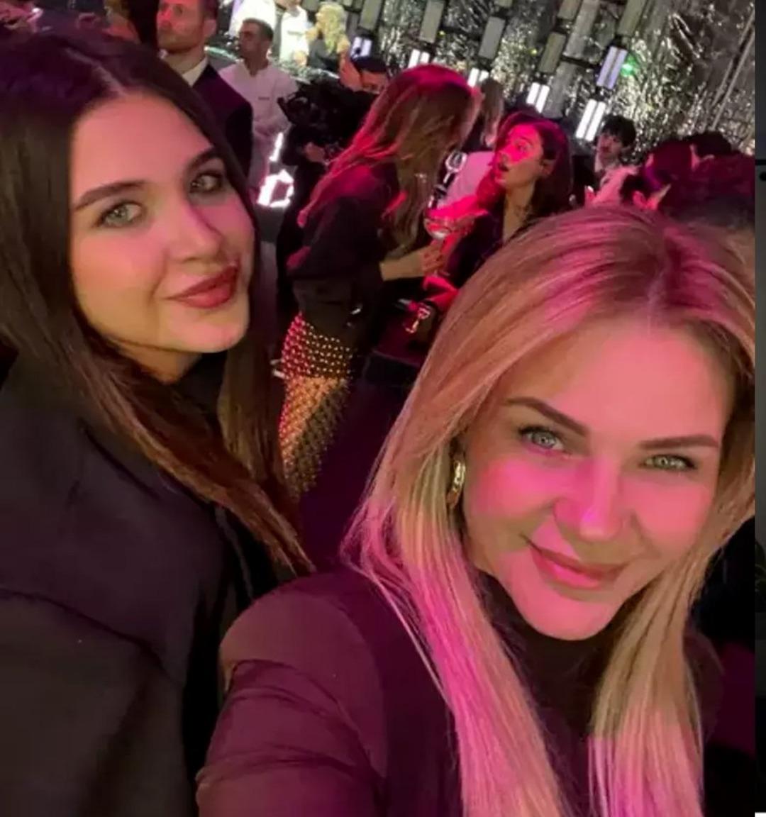 Emine &Uuml;n ve Emre Kınay ın kızları Duru davette boy g&ouml;sterdi!  Annesinin tıpkısı   3