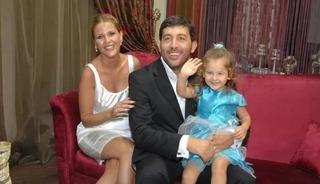 Kızları &ouml;zel geceye damga vurdu! 'Annesinin tıpkısı' 