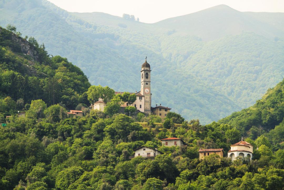 Karanlıkta yaşayan k&ouml;y, 1 milyon euroya g&uuml;neş satın aldı 1