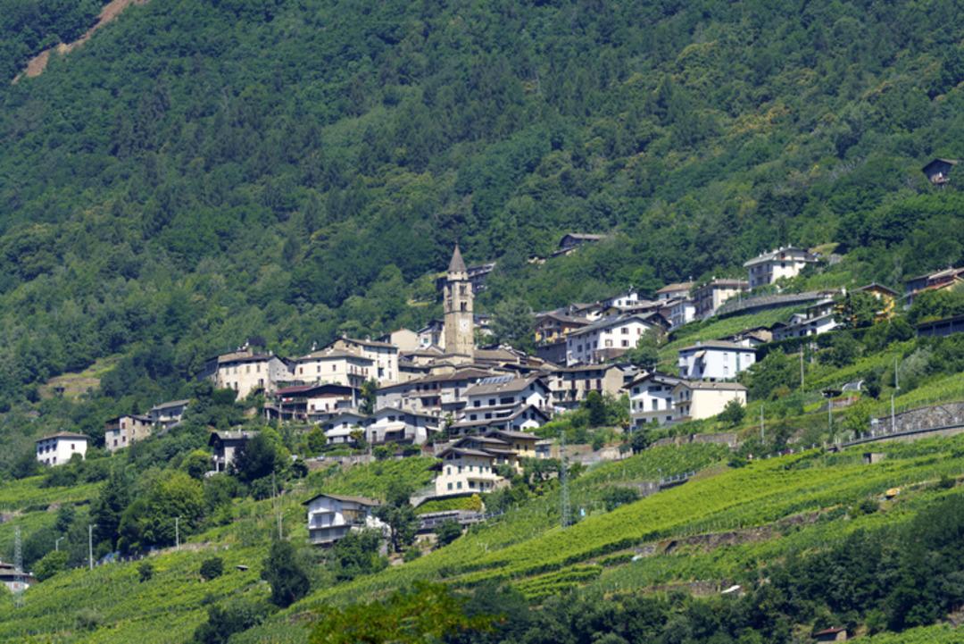 Karanlıkta yaşayan k&ouml;y, 1 milyon euroya g&uuml;neş satın aldı 2